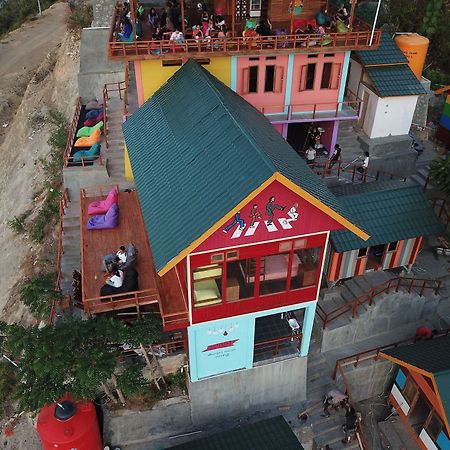 One Tree Hill - Hostel Labuan Bajo Exterior photo
