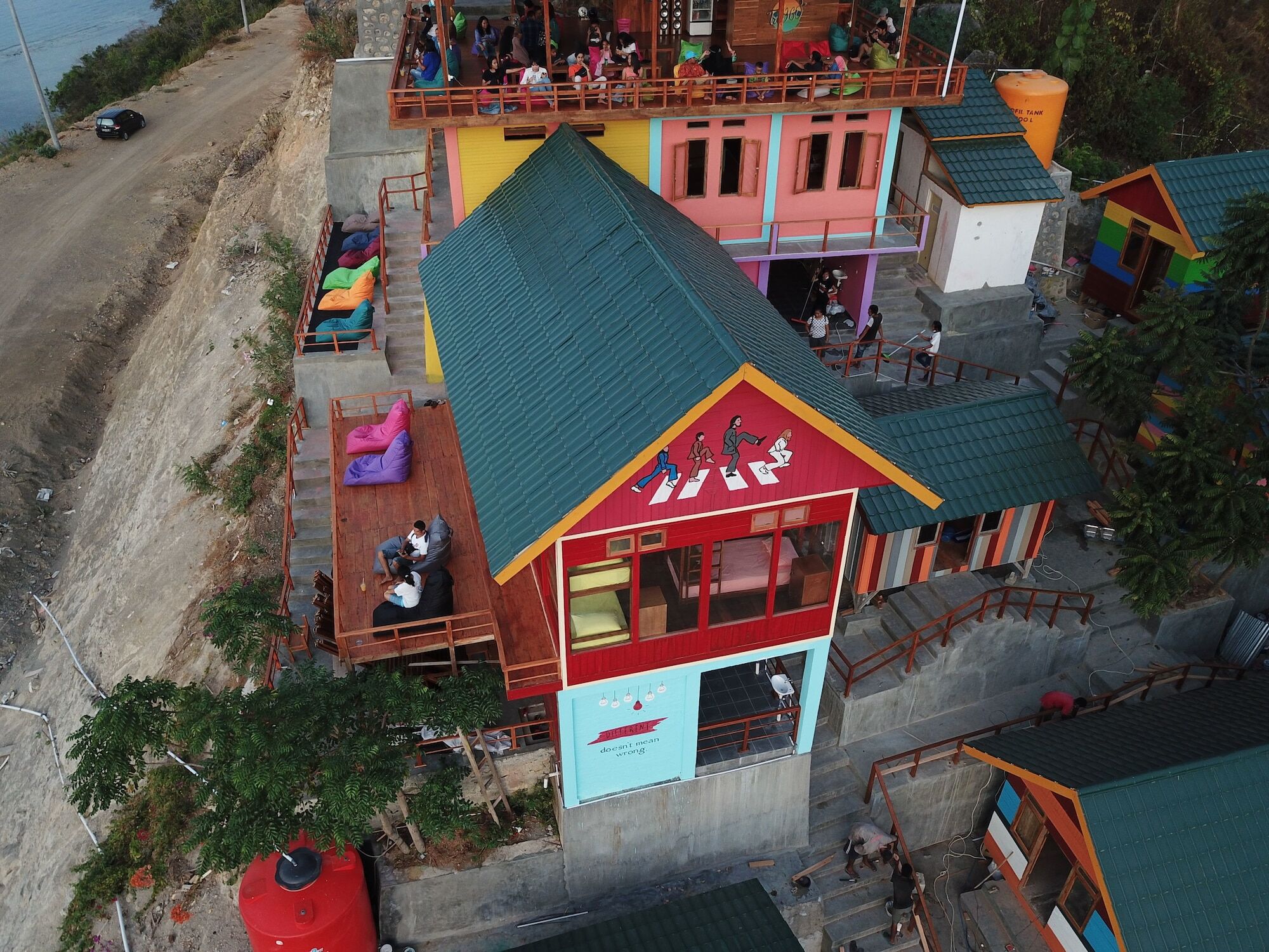 One Tree Hill - Hostel Labuan Bajo Exterior photo